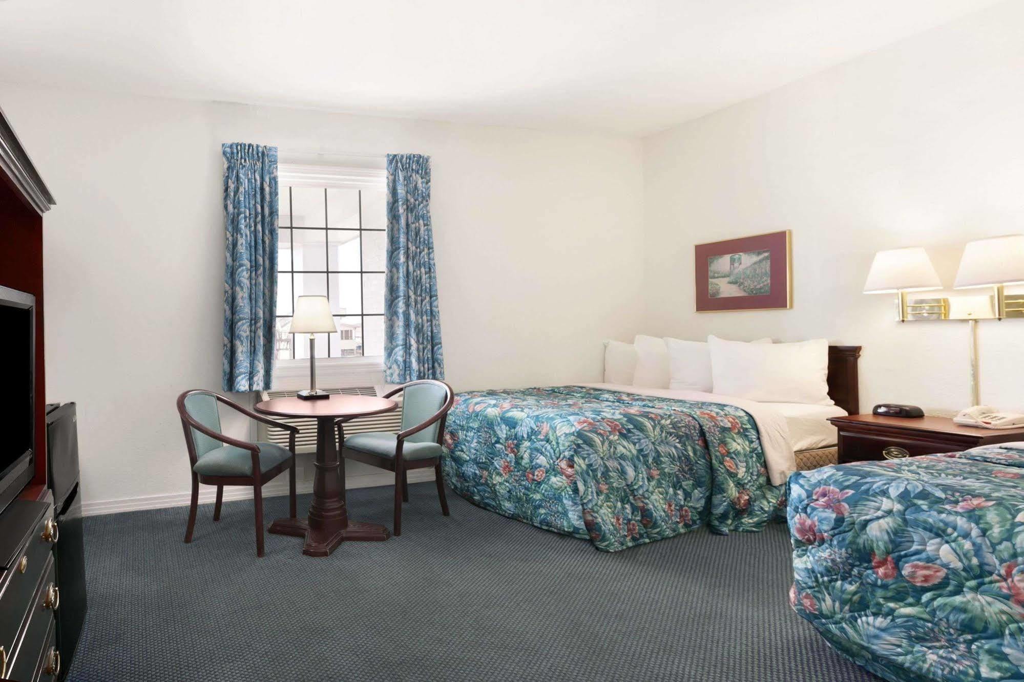 Days Inn By Wyndham Kill Devil Hills Oceanfront - Wilbur Kültér fotó